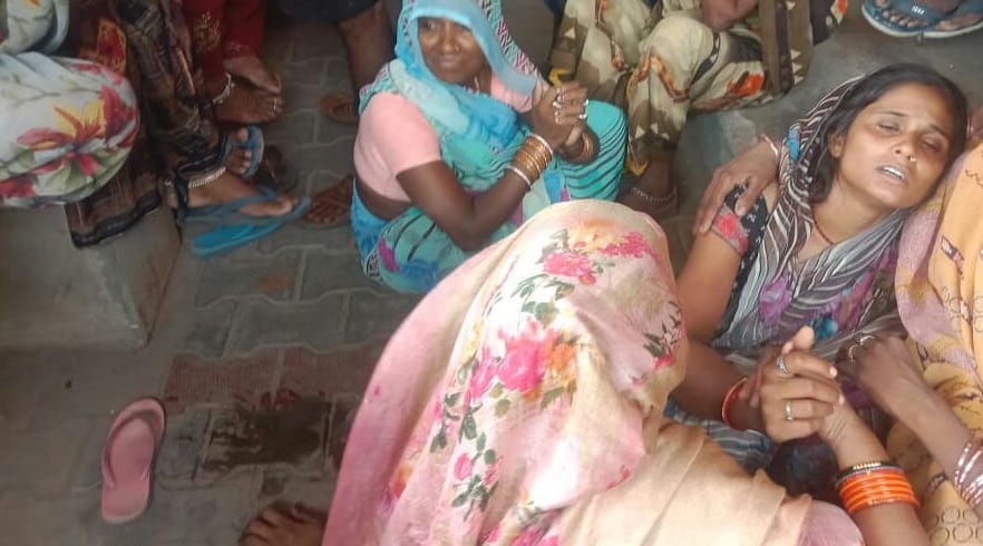 Chitrakoot Accident, High speed truck hits bike, two youths died, driver absconded, police engaged in search