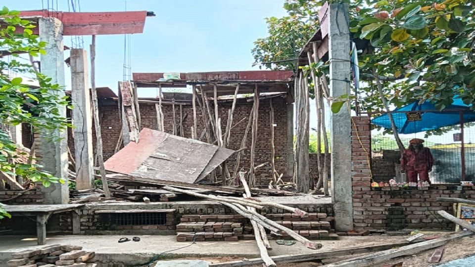 Shuttering in the temple suddenly fell