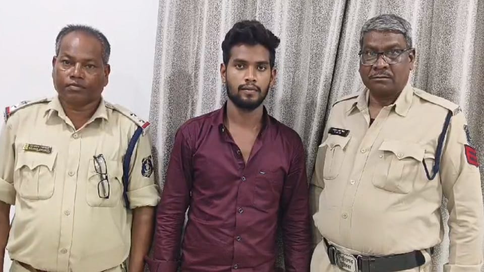 पुलिस की गिरफ्त में आरोपी