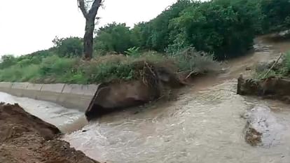 100 feet erosion in canal, fields filled with water in abohar