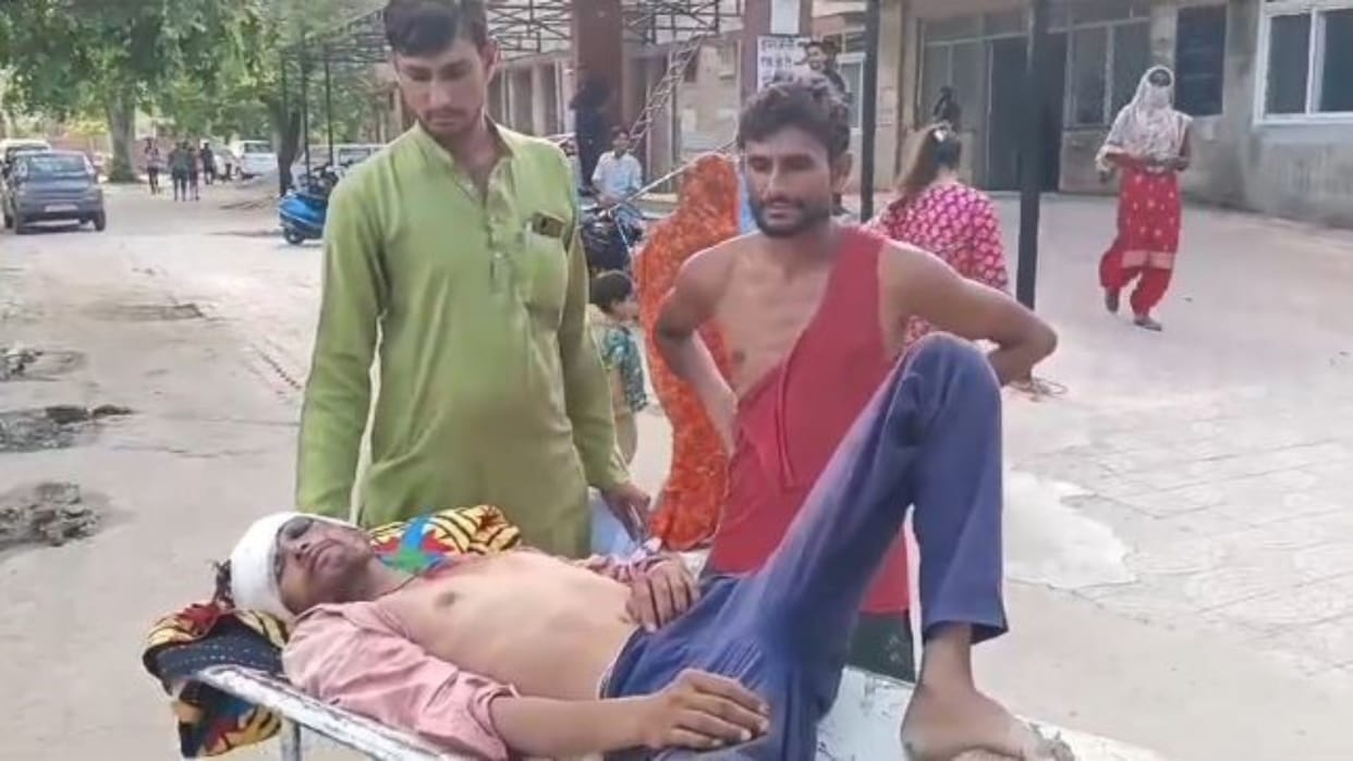 Alwar : Controversy escalated over throwing wood on the way home, woman attacked young man on head with shovel
