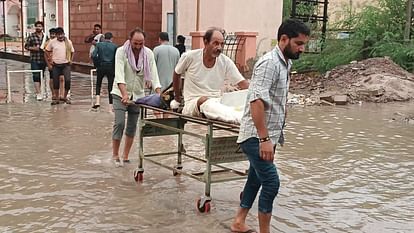 Bikaner News: PBM Hospital became a river of water, wards got flooded due to leaking roof, see pictures