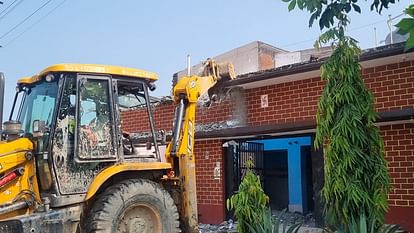 action to remove encroachment started After the expiry of one day time given to the villagers in rudrapur