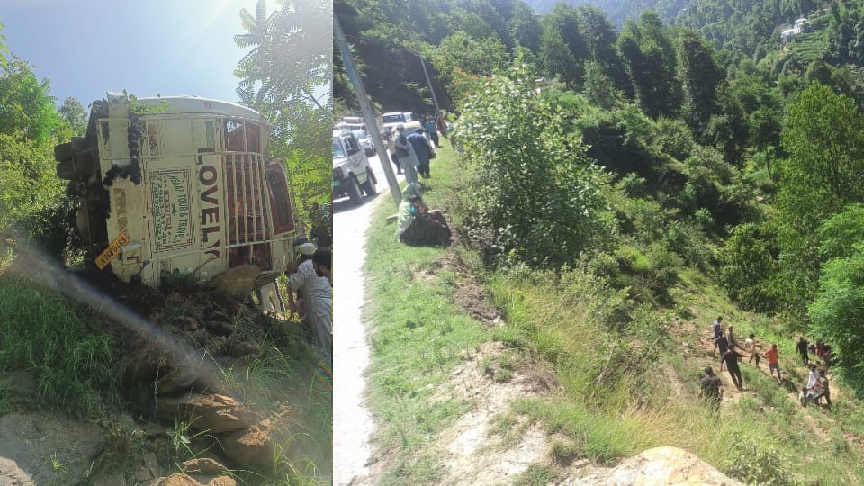 Mini bus fell into a ditch in Doda of jammu and kashmir