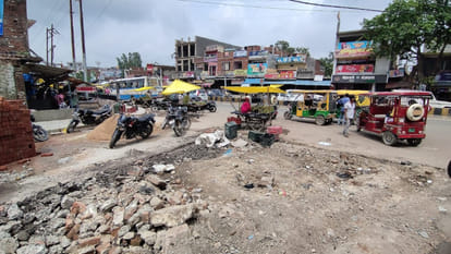 DM Sant Kabir Nagar Mahendra Singh Tanwar started the work of beautification of Menhdawal bypass