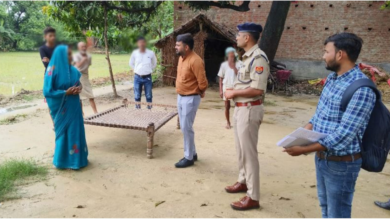 Sant Kabir Nagar DM Mahendra Singh Tanwar and SP went about 3 km inside the village by boat, well being people