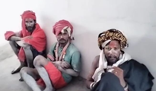 Meerut: Three sadhus of Nath community were caught as suspects, threatened by public