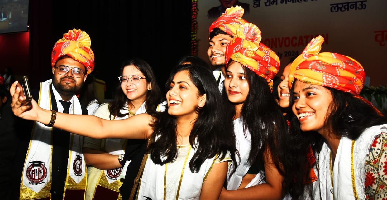 Lucknow: After nine years, medals shine around the necks of the meritorious, CM said - Public trust is the cap