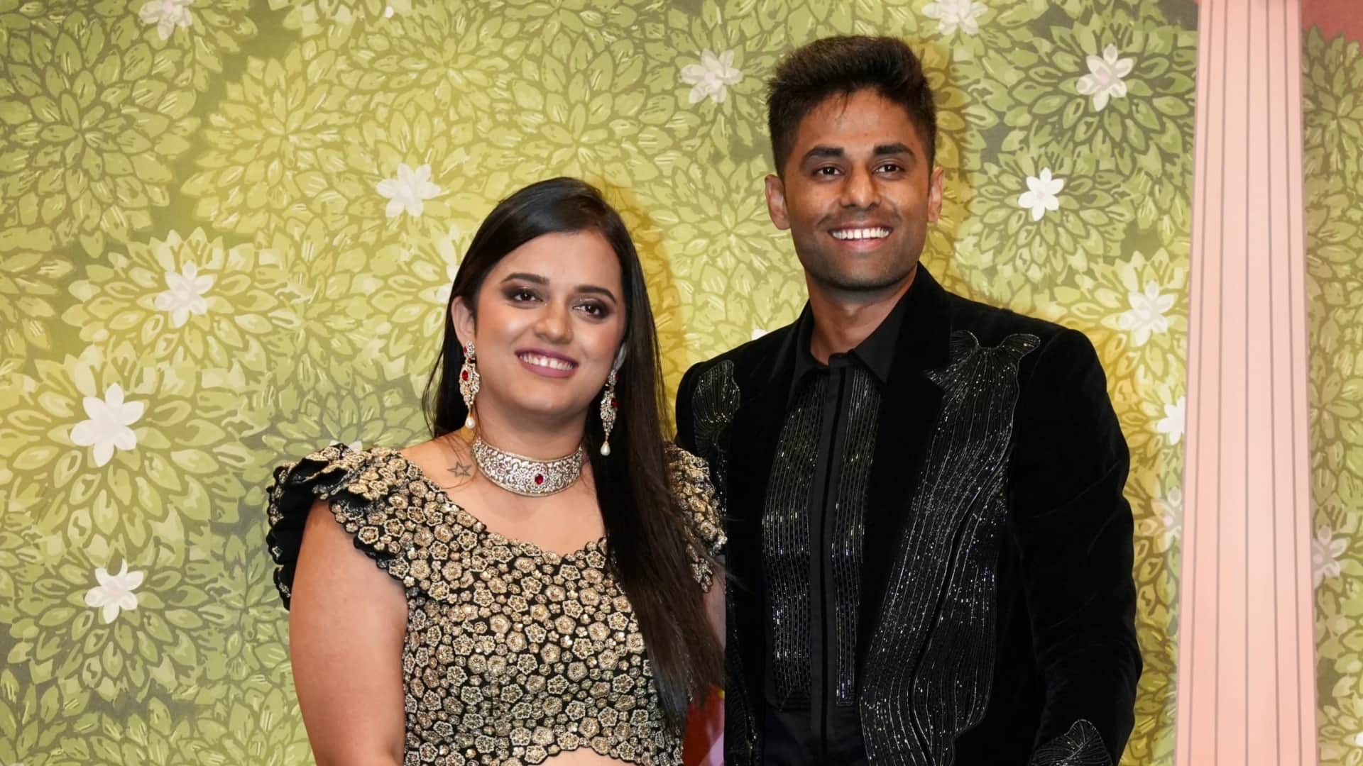 Anant Ambani Radhika Merchant Shubh Aashirwad Ceremony started these celebrities attended the function