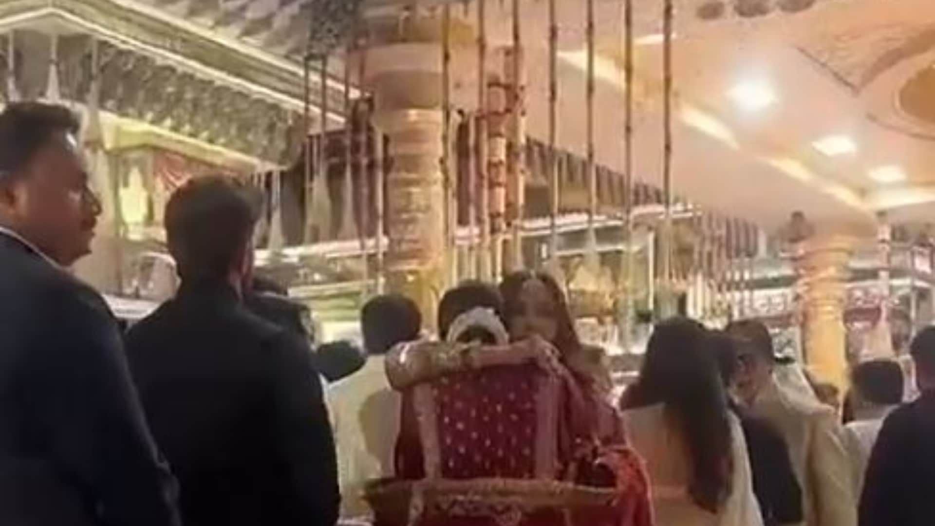 Aishwarya Rai Gets Emotional While Hugging Pregnant Deepika Padukone at Ambani Wedding Watch viral video