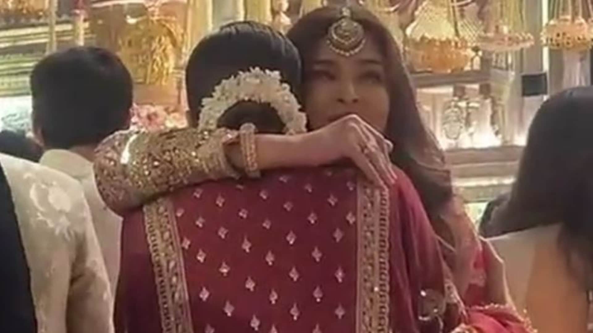 Aishwarya Rai Gets Emotional While Hugging Pregnant Deepika Padukone at Ambani Wedding Watch viral video