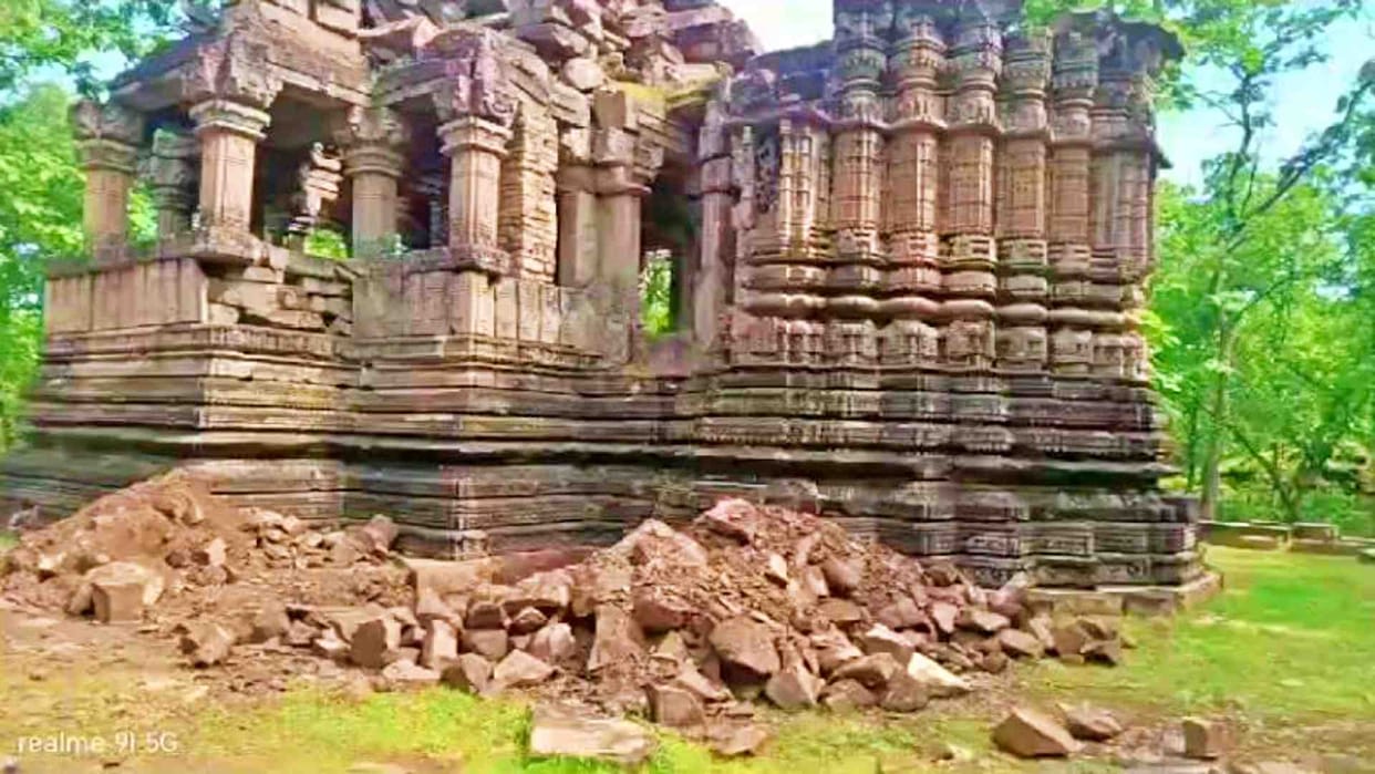 Panna News: The biggest ever excavation for treasure in Ajaygarh Fort