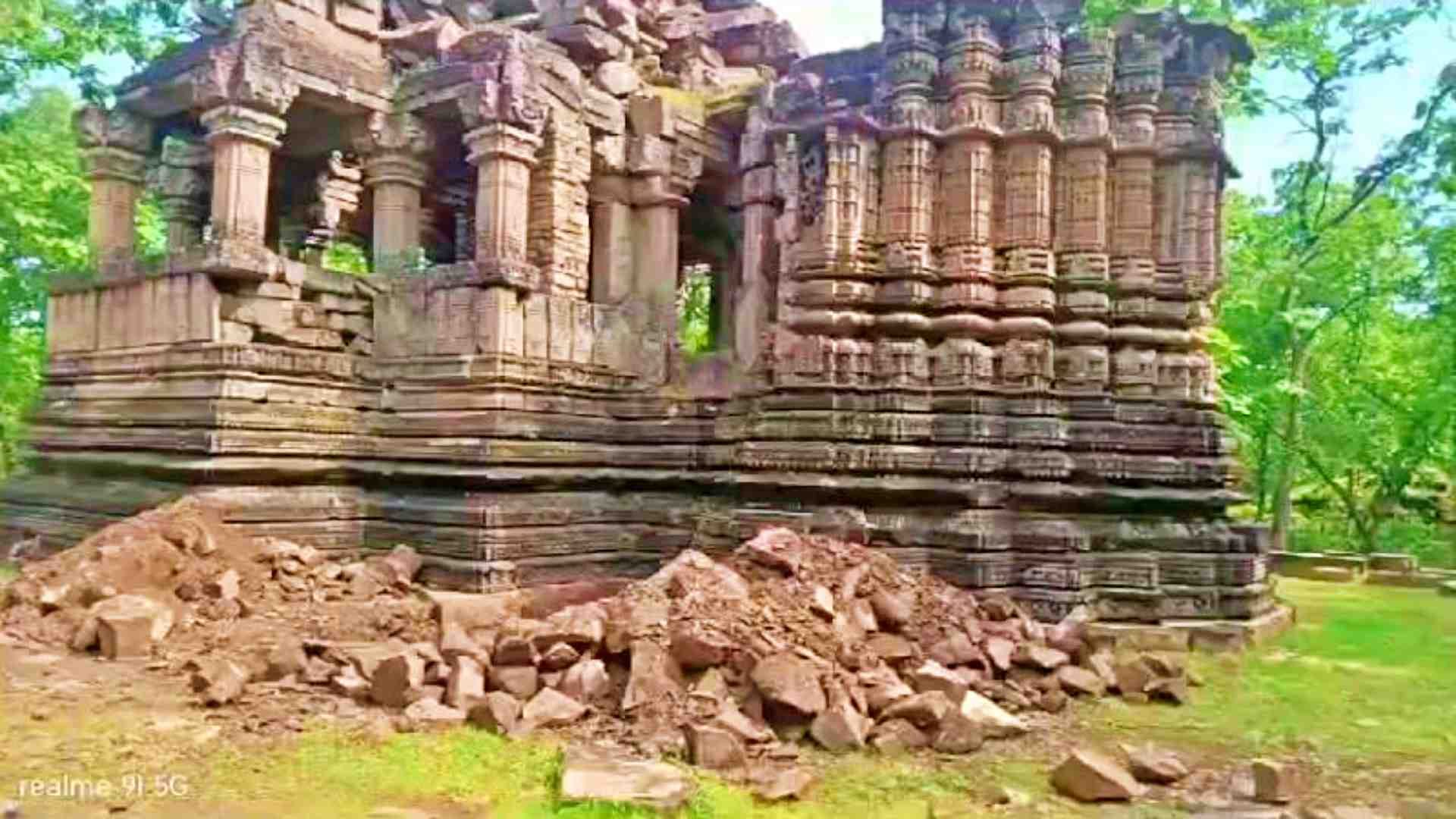 अजयगढ़ किले में की गई खुदाई।