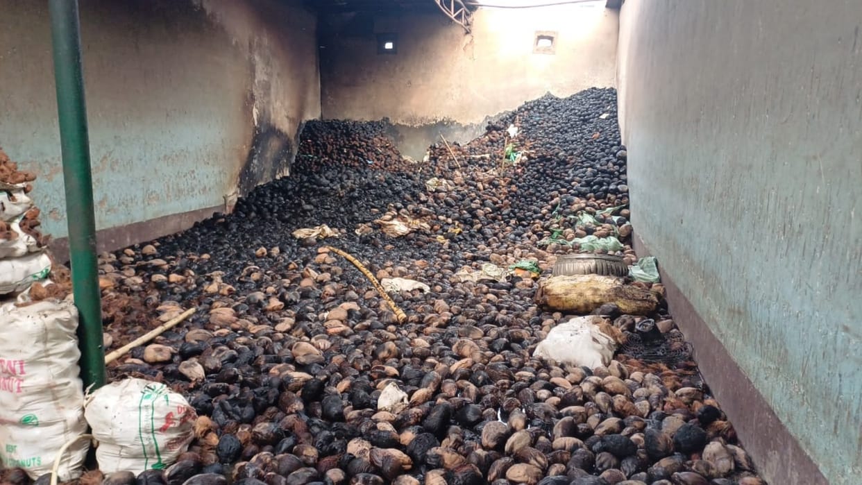 Bihar News: A huge fire broke out in a coconut warehouse in Nalanda, property worth about Rs 45 lakh destroyed