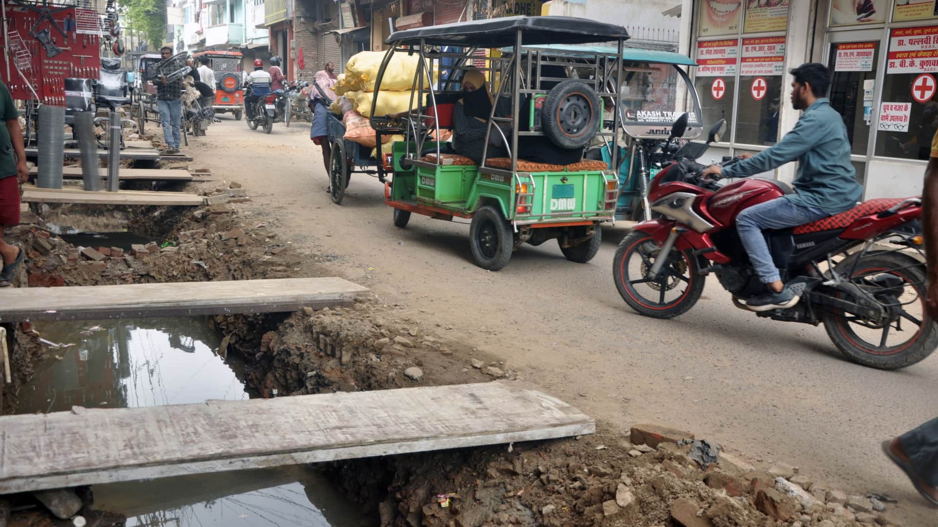 PDA organized Mahakumbh of problems in Basmondi of Mutthiganj, business and life affected.