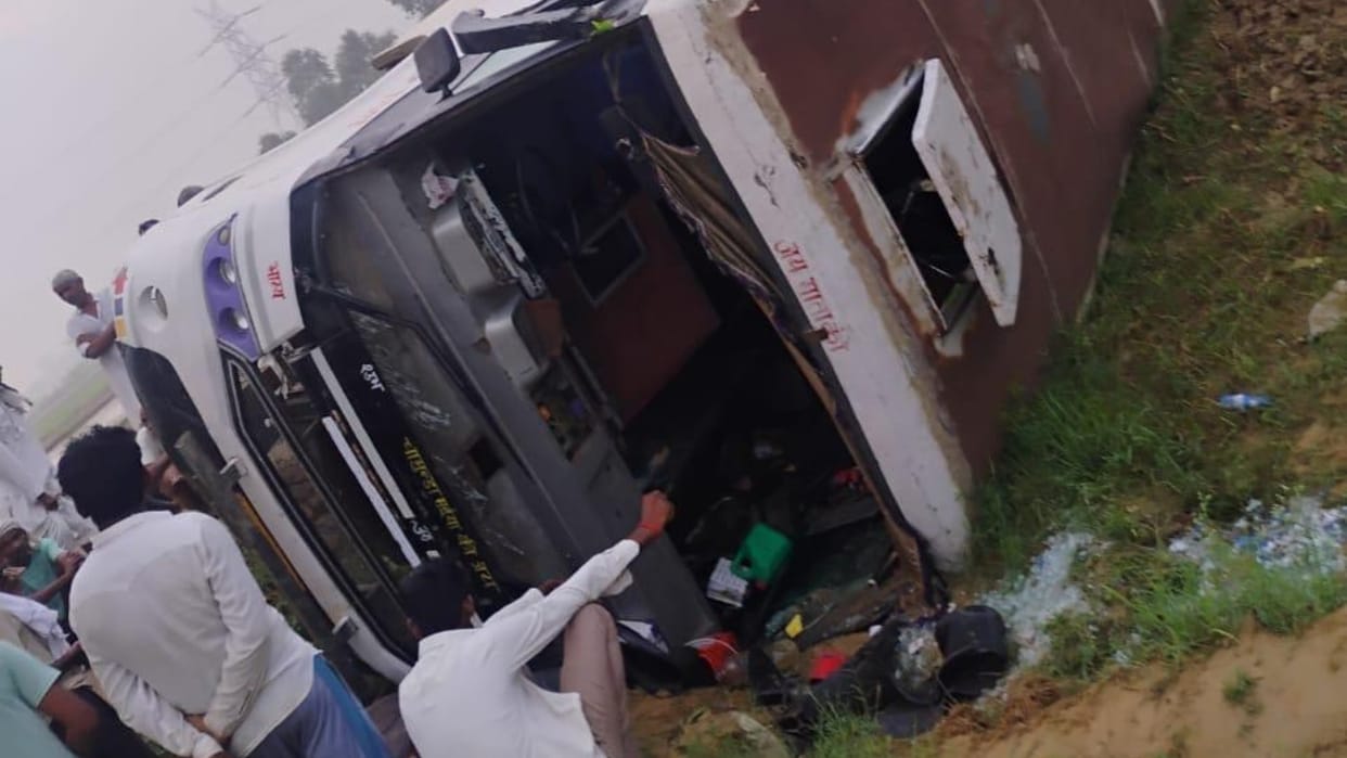 Bus overturns on road groom's uncle dies in Budaun