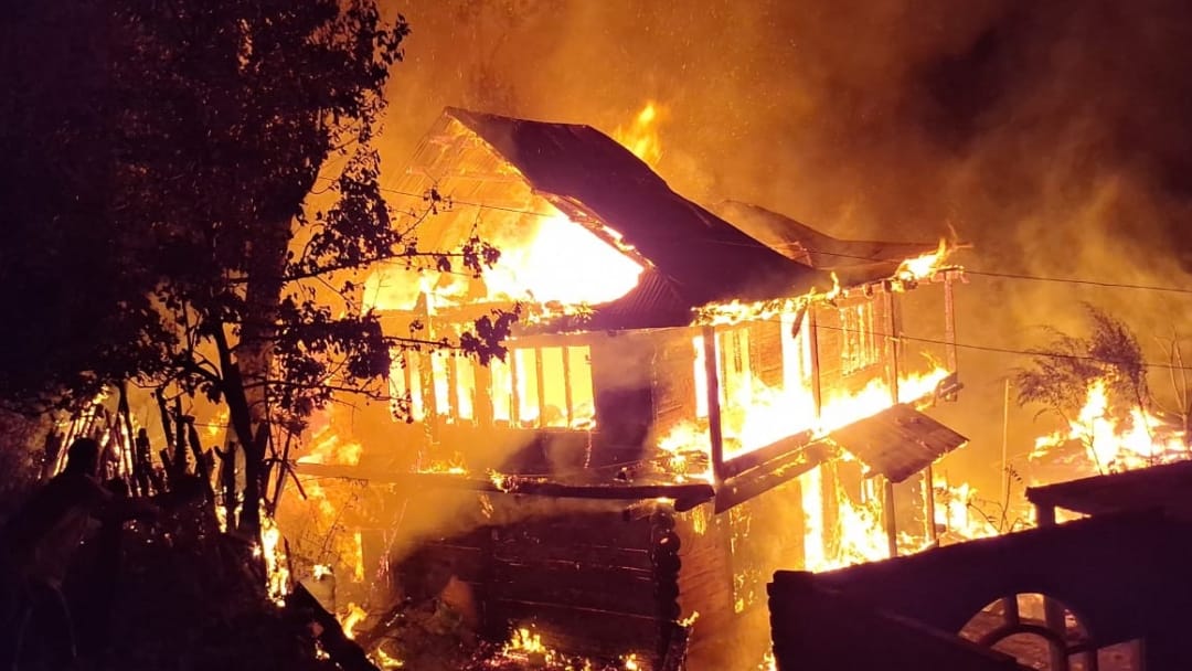 Serbia police say a fire in novi sad killed 6 people including 4 children while charging scooter