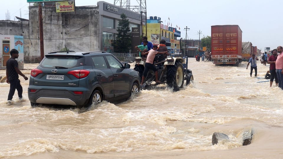 UP Flood News Highway Roads Cut off Due to Heavy Rain Flood Situation in Lakhimpur Kheri Shahjahanpur Photos
