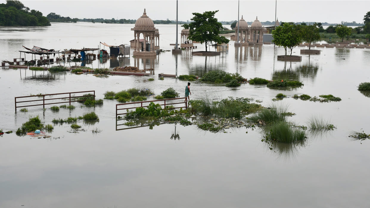 In Gorakhupr, Rapti river reached 93 cm above the danger mark, the process of increasing continues
