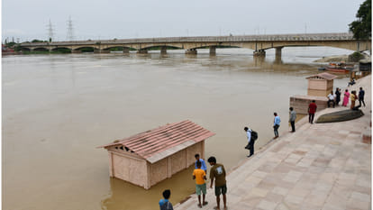 In Gorakhupr, Rapti river reached 93 cm above the danger mark, the process of increasing continues