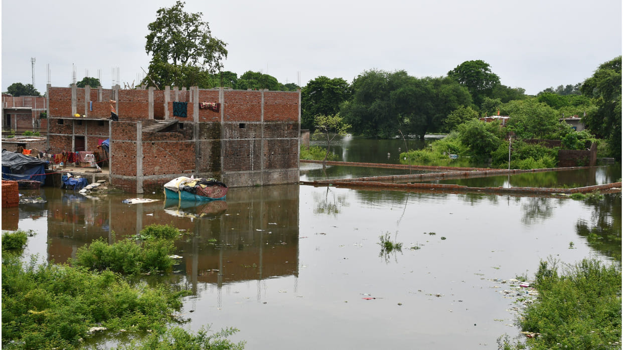 The administration has banned the registration of land adjacent to Lahasari Malouli dam in Gorakhpur
