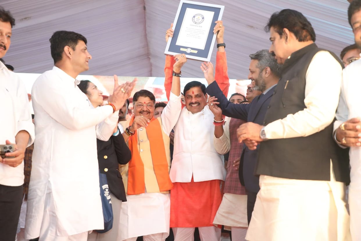 Indore: Sirmaur Indore in greenery - World record of planting 11 lakh saplings in a day registered in the name