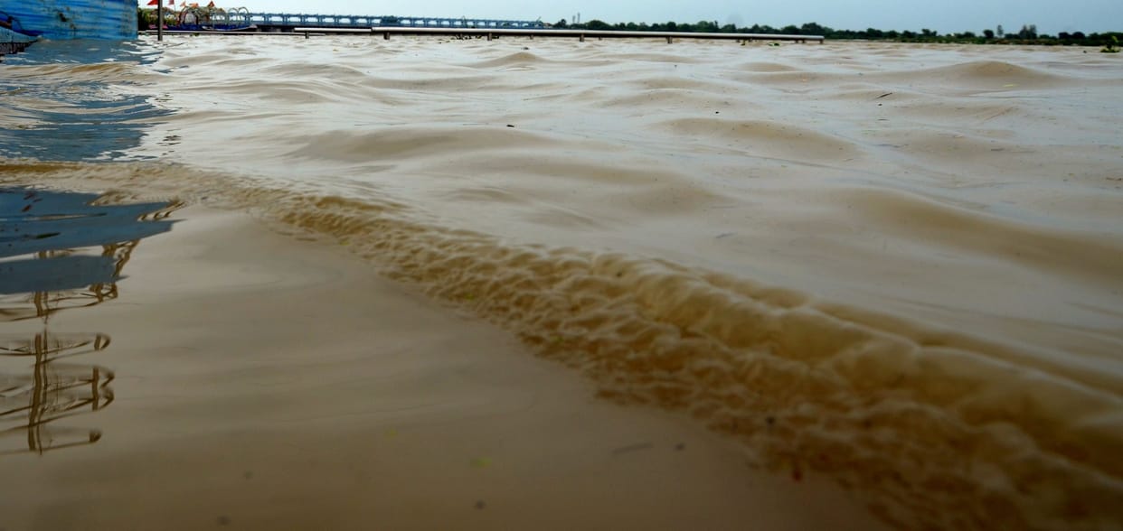 Ganga crossed the warning point, flowing 22 cm above, effect of continuous rain and water released