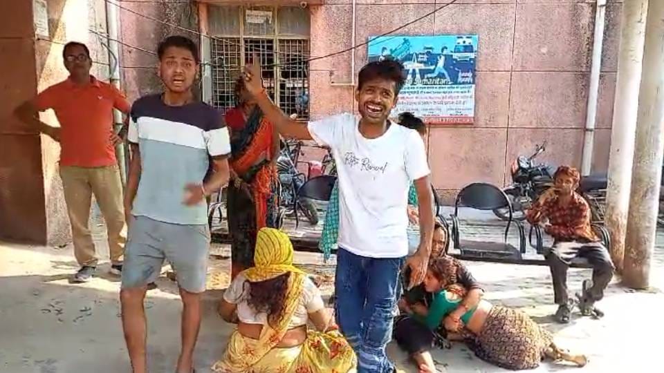 innocent niece died after falling into hot vegetable pan during feast at her uncle wedding in Etah
