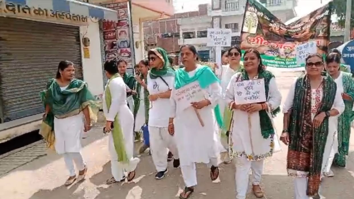 Women wearing green clothes took out rally in Sonbhadra to protect environment