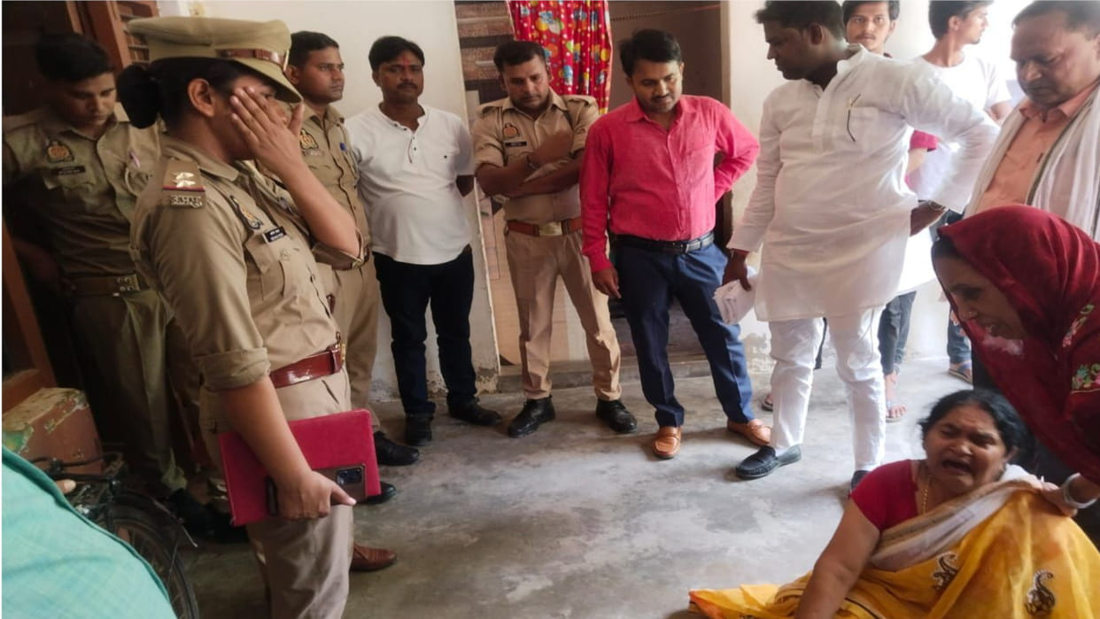 In Maharajganj's Dhani area, a father killed his son and wife and absconded