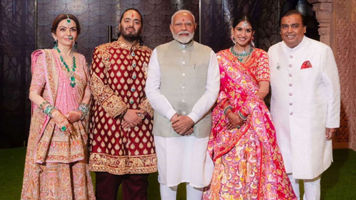PM Modi poses with anant ambani radhika merchant mukesh ambani nita ambani at shubh ashirwad ceremony viral