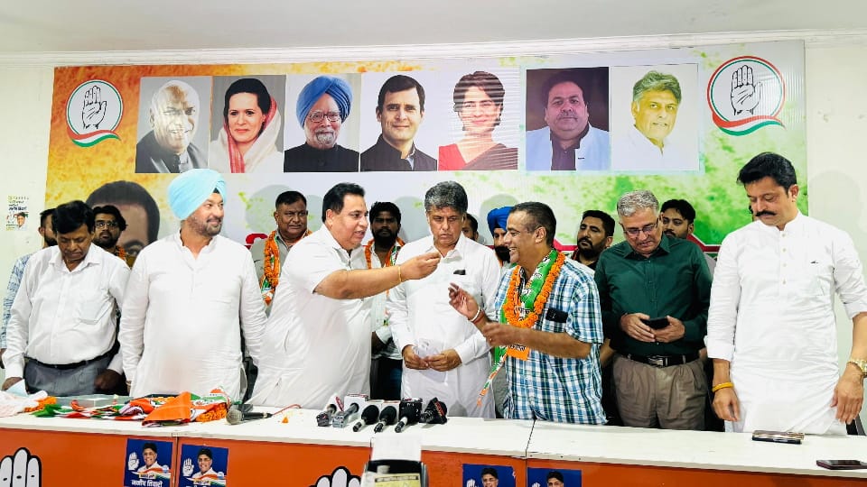 Ajay Sharma and Narinder Singh left BJP and again join Congress