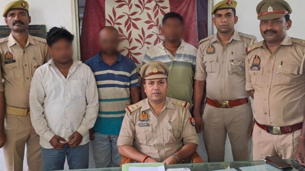 Two miscreants arrested for pickpocketing an old man in Varanasi