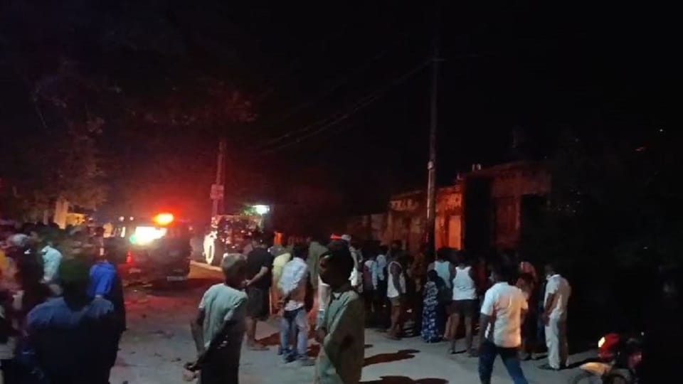Chaos in Raja's Rampur at midnight, heavy stone pelting stampede
