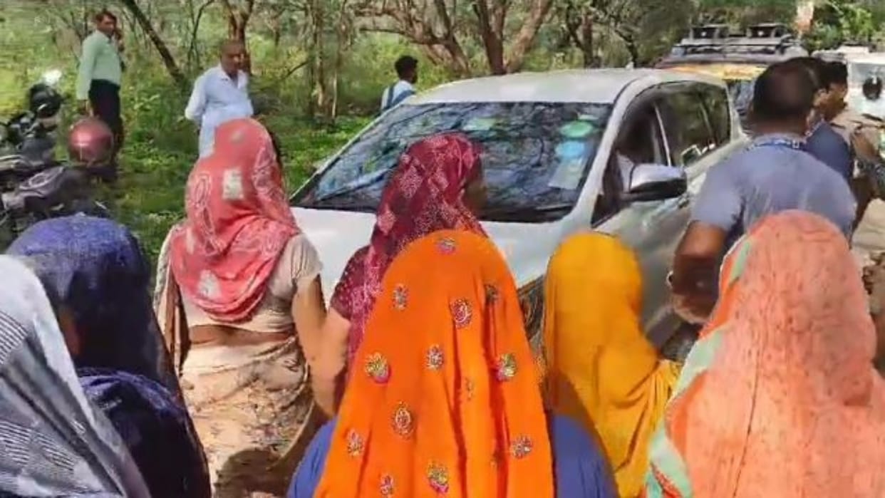 Alwar: Environment Minister set target of planting 1 lakh saplings, women blocked the way due to water problem