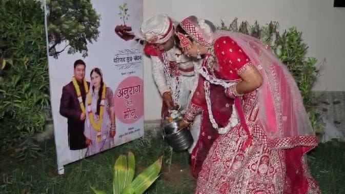 Dausa : New initiative towards environmental protection, bride and groom started new life by planting saplings