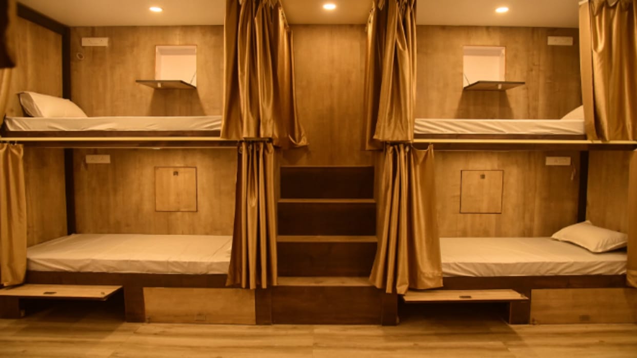 Sleeping pod and executive lounge will be ready in Chhivki by Diwali, Railways has finalized the tender.