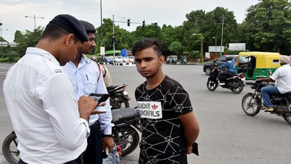 दिल्ली में प्रदूषण पर लगाम का प्लान तैयार: थर्ड पार्टी करेगी PUC निगरानी, वाहन संख्या घटाएगा कार-पूलिंग एप Third party PUC monitoring in Delhi car-pooling app to reduce traffic congestion