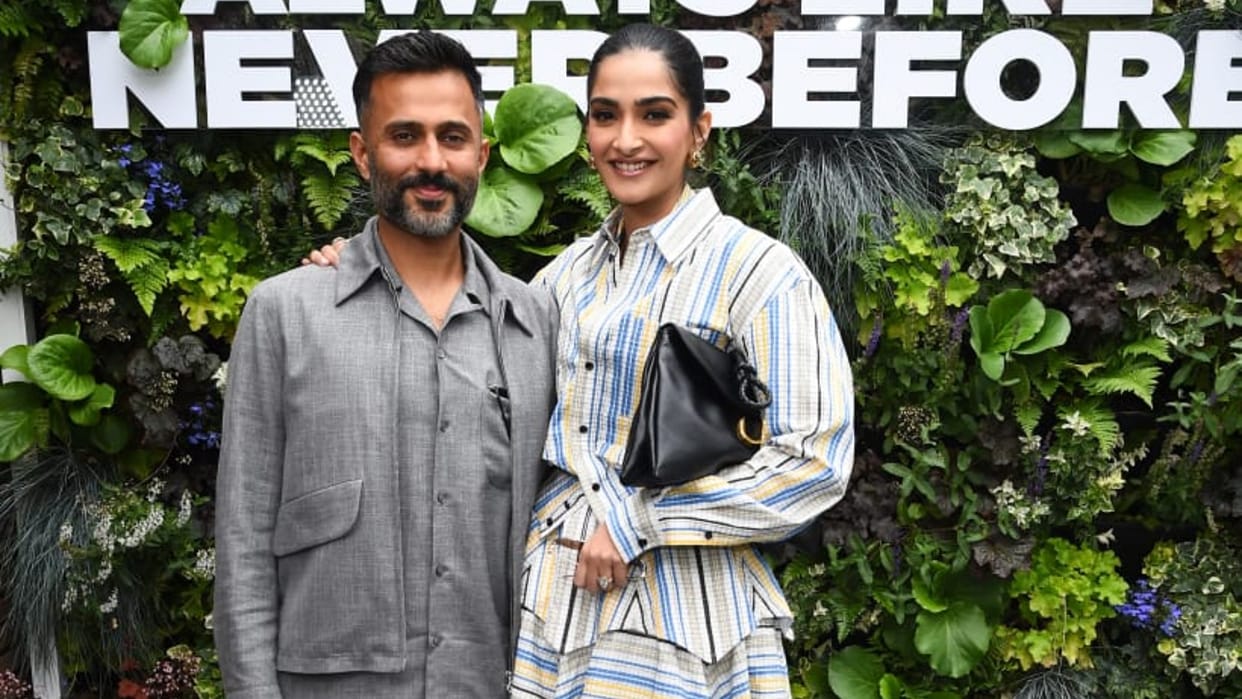 Sonam Kapoor arrived to watch the Women Wimbledon final with husband Anand Ahuja see beautiful photos