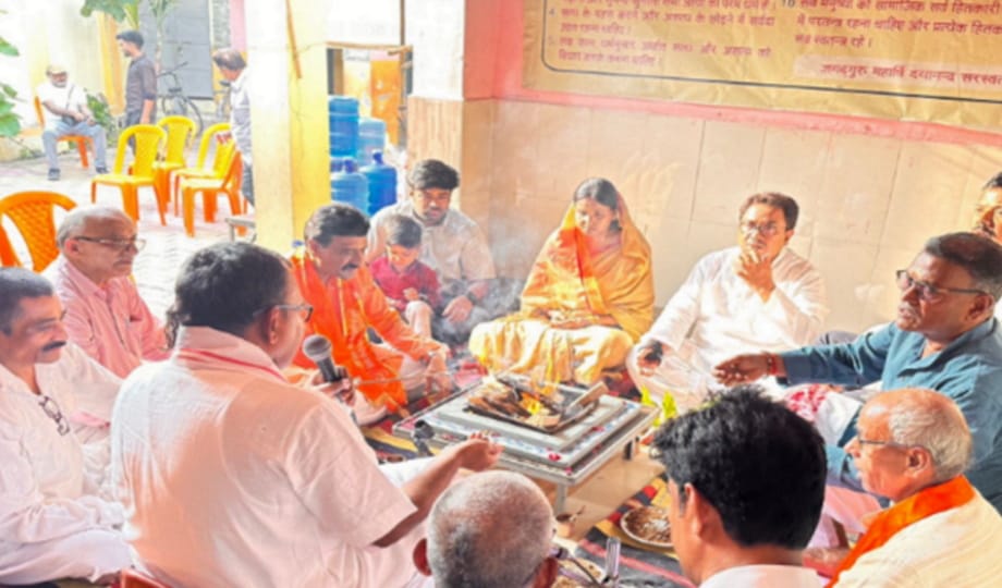 Swami Dayanand Saraswati was the promoter of religious freedom in India, puja and havan performed on his birth