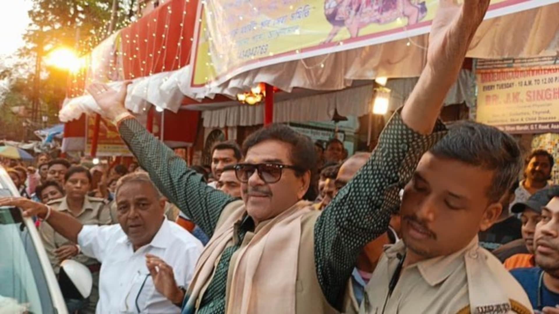 Shatrughan Sinha Birthday celebrates his 78 special day career life family wife house age more to know