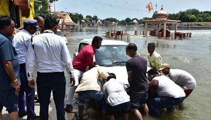 Ujjain: flood in Shipra river, small boat drowned, four cars saved from being swept away