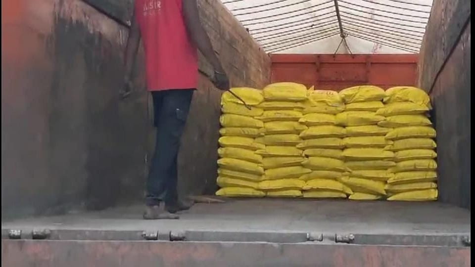 500 सौ बोरी खाद जब्त