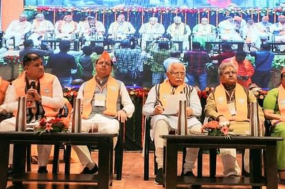 भाजपा कार्यसमिति की बैठक: मनोहर लाल खट्टर ने कांग्रेस पर साधा निशाना, संविधान बदलने के आरोप पर कही बड़ी बात BJP State Working Committee meeting Manohar Lal Khattar Statement on Constitution