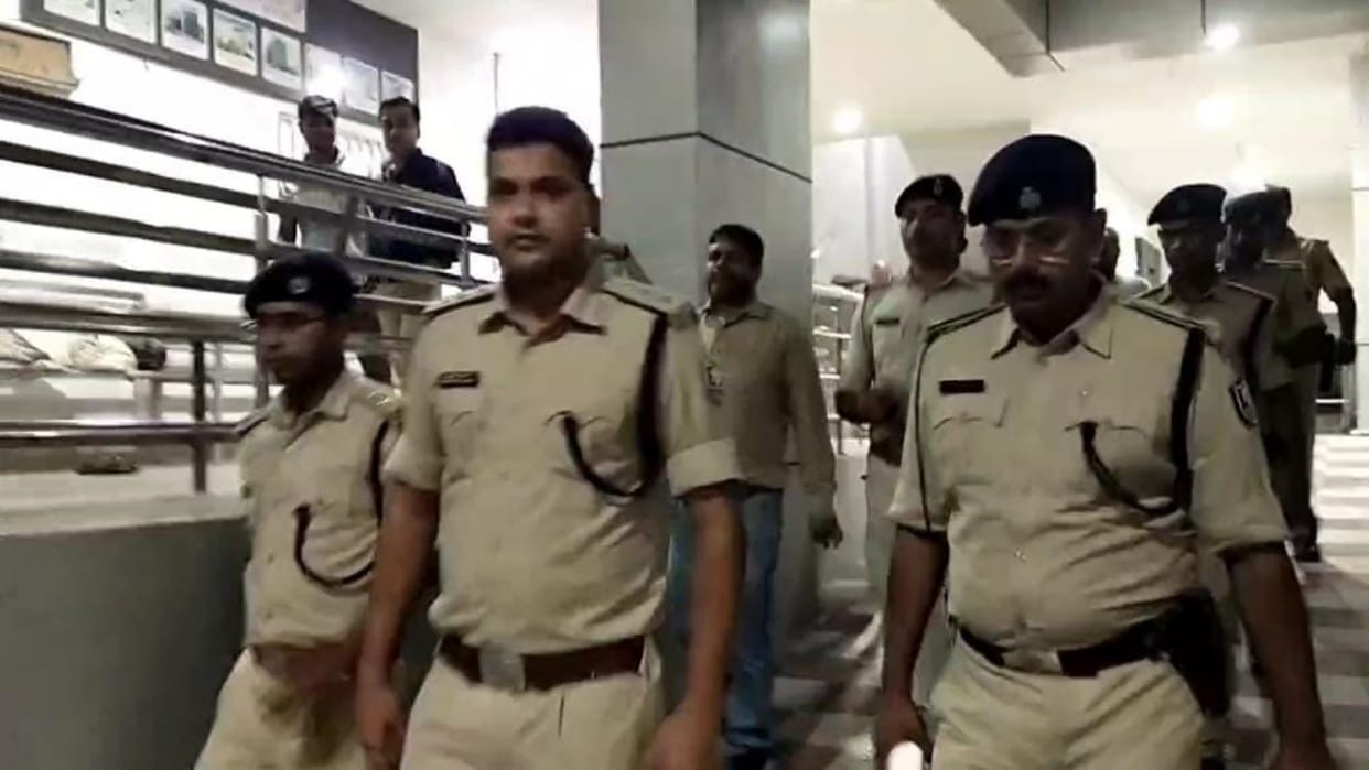 Bihar Crime: Firing on land dealer just a few meters away from his house, fearless miscreants fled from spot