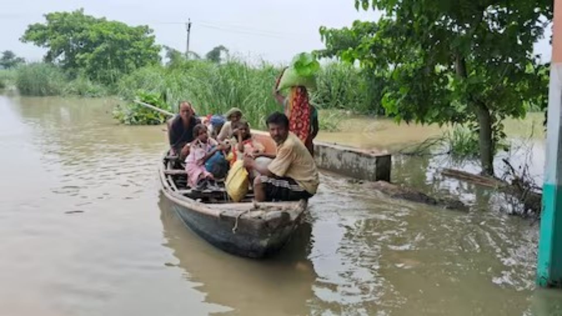 Bihar Flood: Flood of Gandak river wreaked havoc in half a dozen blocks of Gopalganj