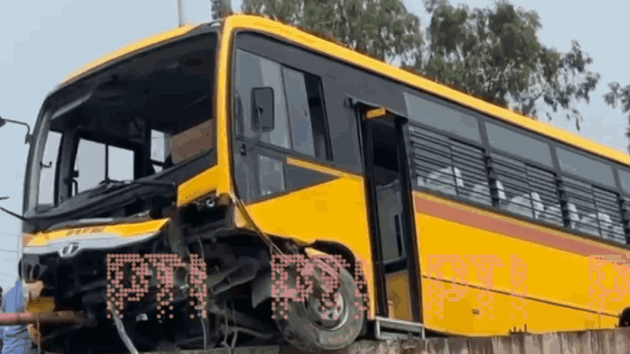 Uncontrolled school bus climbed on divider long jam on Noida elevated road