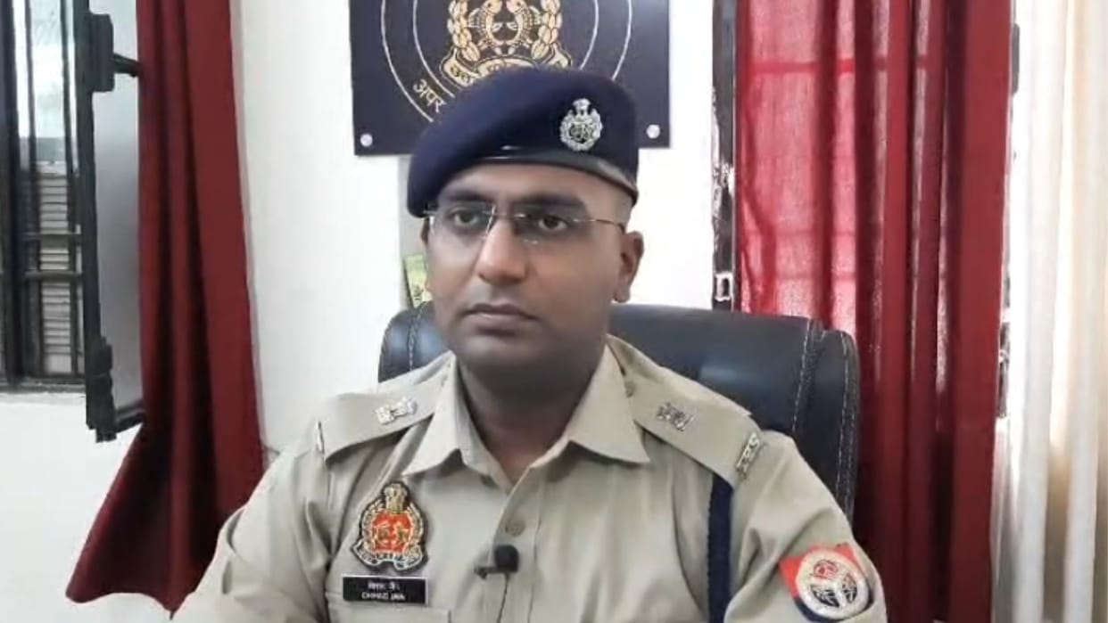 SP suspended constable for entering woman inspector room in Azamgarh