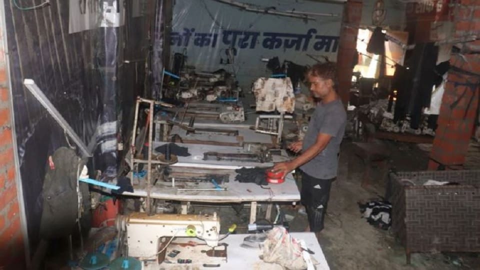 Flood in UP ruined household goods by Flood in Shahjahanpur