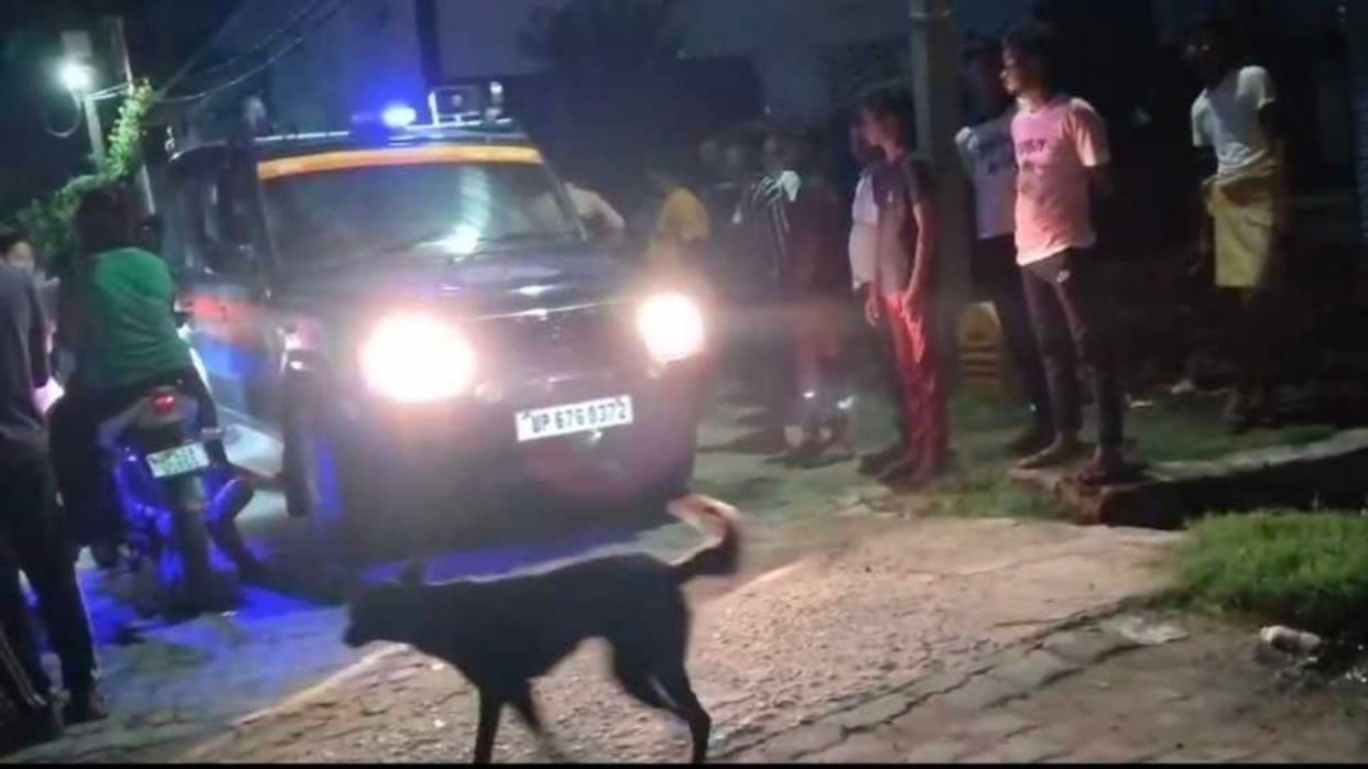 young man stabbed and woman injured in minor dispute in Chandauli